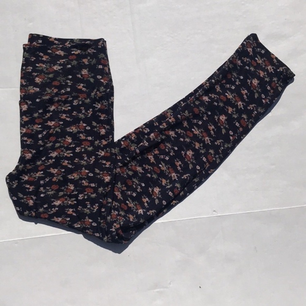 Coco + Carmen Navy Blue Floral Print Leggings - Picture 4 of 6